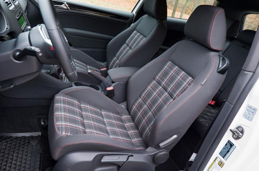  Volkswagen Golf GTi 2012 года  (фото 17 из 48)